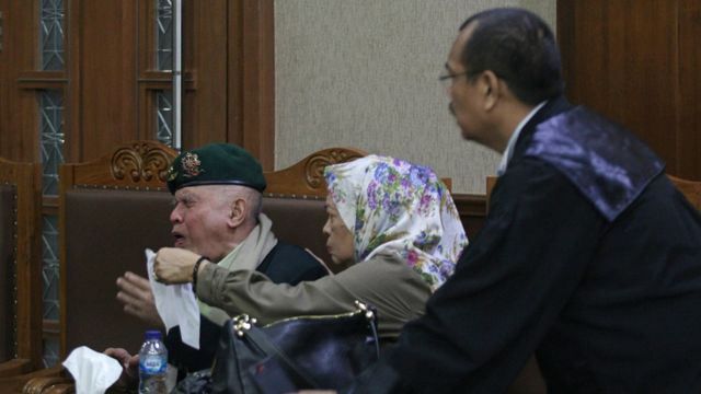 Foto: Tak Jadi Sidang, Kivlan Zen Tinggalkan PN Jakpus (317615)