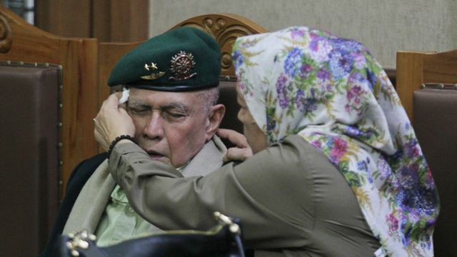 Foto: Tak Jadi Sidang, Kivlan Zen Tinggalkan PN Jakpus (317613)
