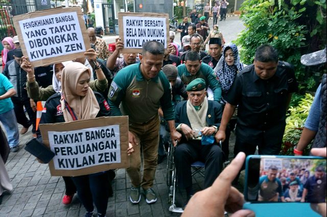 Foto: Tak Jadi Sidang, Kivlan Zen Tinggalkan PN Jakpus (317609)