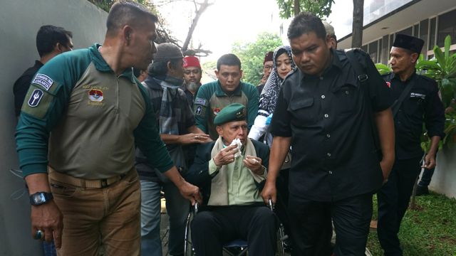 Foto: Tak Jadi Sidang, Kivlan Zen Tinggalkan PN Jakpus (317608)
