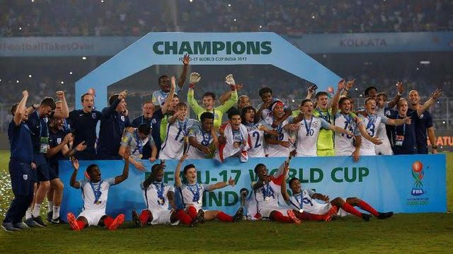 Pemain Timnas Inggris U17 Merayakan Juara Piala Dunia U17