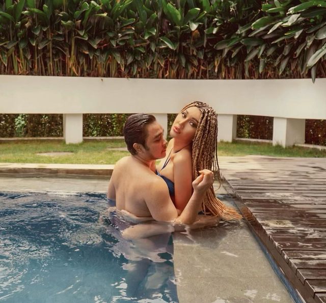 Abash dan Lucinta Luna sedang liburan. foto: Instagram Lucinta Luna