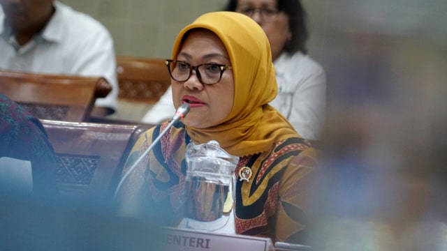Menteri Ketenagakerjaan Ida Fauziyah saat Raker Komisi IX DPR RI, Jakarta (12/2).
 Foto: Helmi Afandi/kumparan