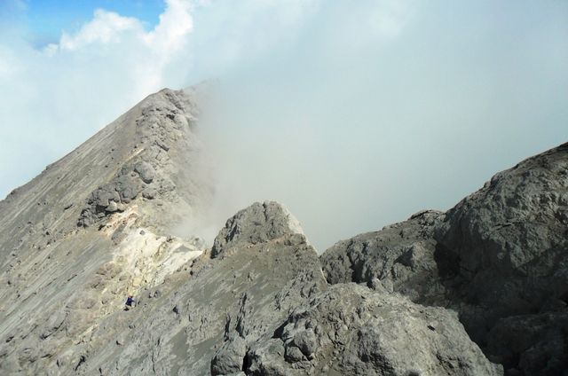 Gigiran kawah Gunung Merapi, TN Gunung Merapi. Foto: Harley Sastha