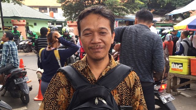 pengguna KRL di Stasiun Manggarai.