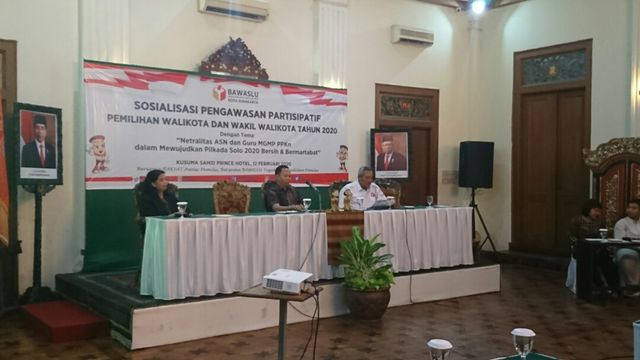 ﻿﻿Sosialiasi kepada guru PPKN di salah satu hotel Kota Solo Jawa Tengah oleh Bawaslu kota Solo. (Agung Santoso)