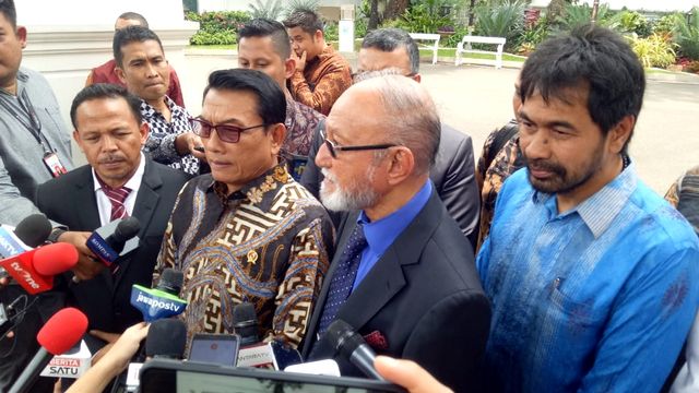Sejumlah mantan petinggi GAM usai menemui Presiden Joko Widodo di Istana Merdeka, Jakarta, Kamis (13/2). Foto: Fahrian Saleh/kumparan