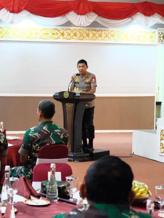 Kapolri Jenderal Pol Idham Azis memberikan sambuatn saat berada di Natuna, Kepulauan Riau.  Foto: Dok Polri