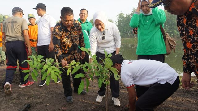 Bersepeda Bupati Bojonegoro Resmikan Jembatan Lo Cin  