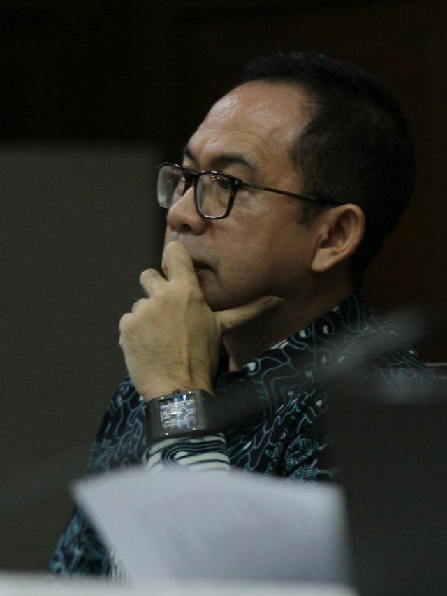 Tubagus Chaeri Wardana alias Wawan mengenakan jam tangan merek Richard Mille menjalani sidang di Pengadilan Tipikor, Jakarta, Kamis (13/2). Foto: Nugroho Sejati/kumparan