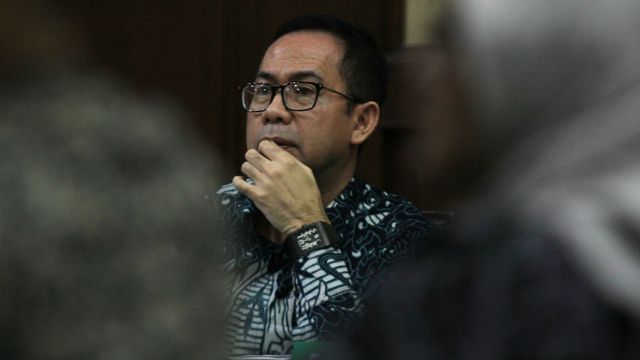 Tubagus Chaeri Wardana alias Wawan mengenakan jam tangan merek Richard Mille menjalani sidang di Pengadilan Tipikor, Jakarta, Kamis (13/2). Foto: Nugroho Sejati/kumparan