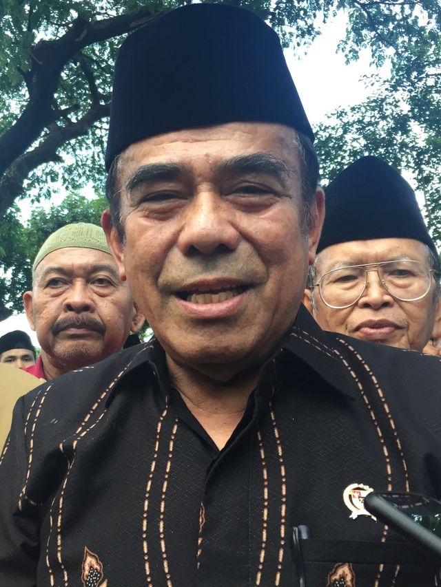 Menteri Agama Fachrul Razi di Masjid Nasional Al Akbar, Surabaya, Kamis (13/2). Foto: Yuana Fatwalloh/kumparan