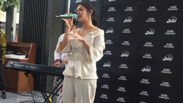 Raisa di perilisan single Teristimewa