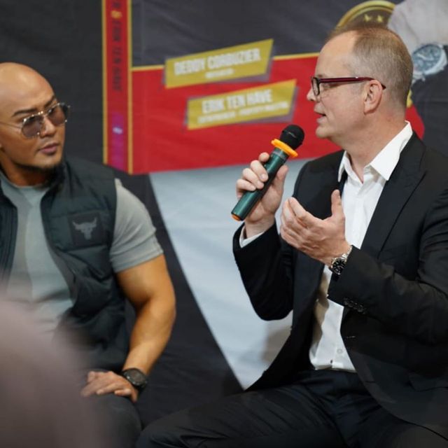 Deddy Corbuzier dan Erik Ten Have dalam peluncuran buku Millennial Power dok Instagram @tenhave