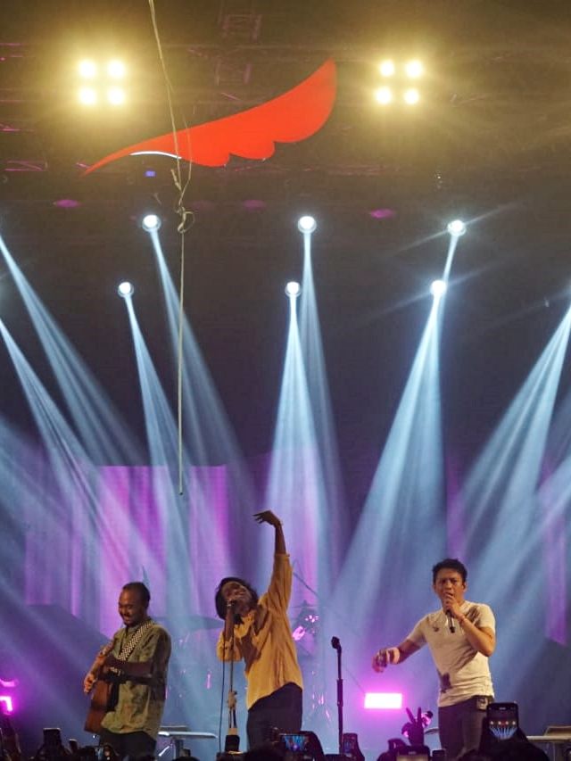 Penampilan band fourtwnty dalam konser Noah yang bertajuk Mencari Cinta di livespace SCBD, Jakarta. Foto: Irfan Adi Saputra/kumparan