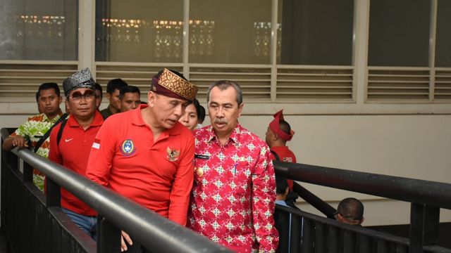 Ketum PSSI Kunjungi Stadion Utama3.jpg