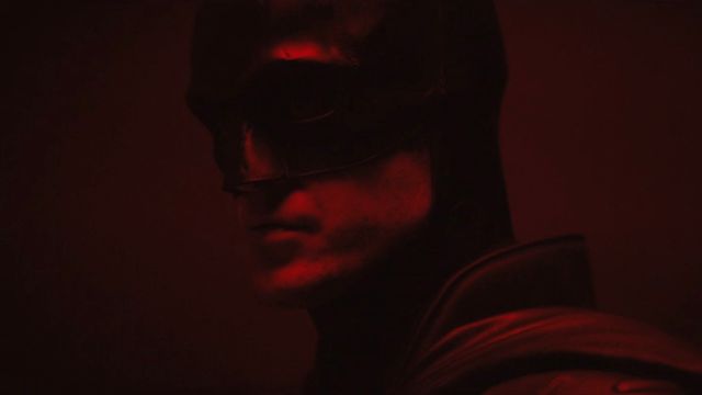 Fans Sebut Logo Batman di Kostum Robert Pattinson Terbuat dari Pistol (65416)
