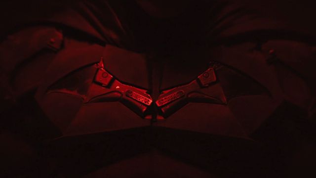 Fans Sebut Logo Batman di Kostum Robert Pattinson Terbuat dari Pistol (65415)