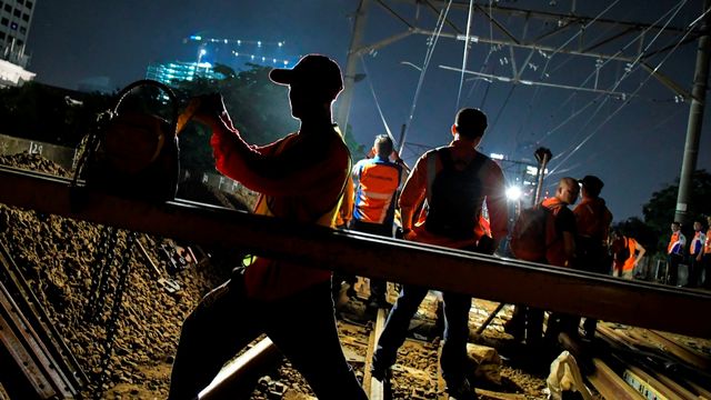 Revitalisasi wesel rel di Stasiun KA Gambir