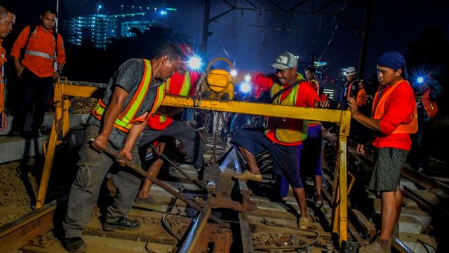 Revitalisasi wesel rel di Stasiun KA Gambir