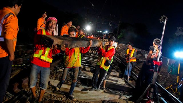 Revitalisasi wesel rel di Stasiun KA Gambir