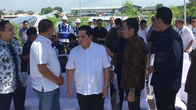 Menteri BUMN Erick Thohir beserta pimpinan Komisi VI DPR RI meninjau Melasti yang dibangun Pelindo III di Tanjung Benoa, Bali, Jumat (14/2). Foto: Muhammad Darisman/kumparan