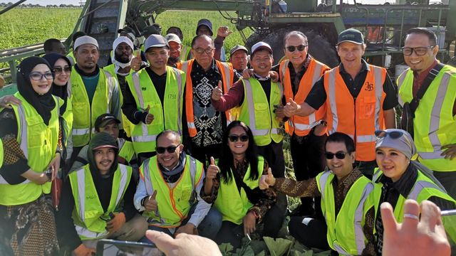 Delegasi Wantimpres Temui WNI Pemetik Buah Musiman di Selandia Baru (73438)