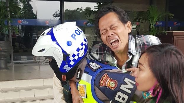 Penumpang TransJakarta dilarikan ke RS.