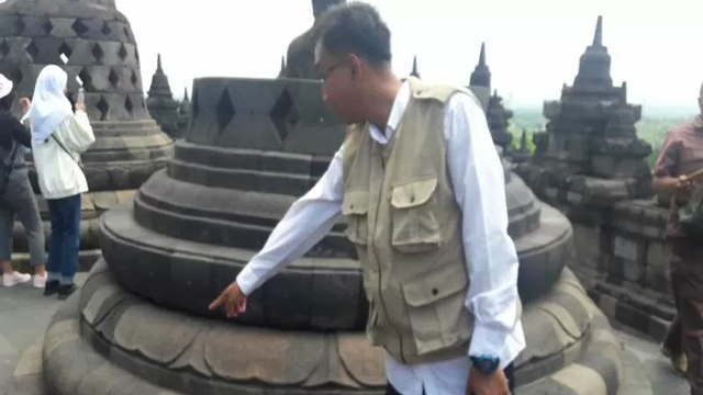 Penutupan lantai 9 dan 10 Candi Borobudur