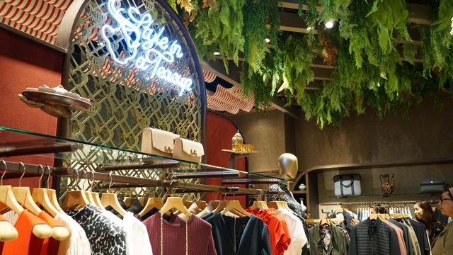 Suasana di Butik Ted Baker di Grand Indonesia