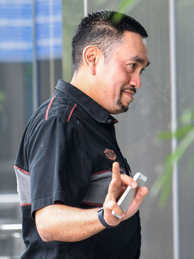Wakil Ketua Komisi III DPR RI Ahmad Sahroni berjalan menuju ruangan untuk menjalani pemeriksaan di Gedung KPK, Jakarta, Jumat (14/2).  Foto: ANTARA FOTO/M Risyal Hidayat