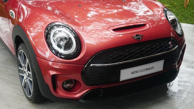 Tampilan depan Mini MINI Clubman. Foto: Iqbal Firdaus/kumparan