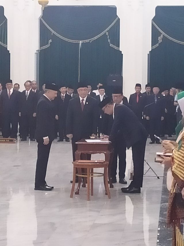 Ridwan Kamil Lantik Setiawan Wangsaatmaja Jadi Sekda Jabar: Jangan Ada ...