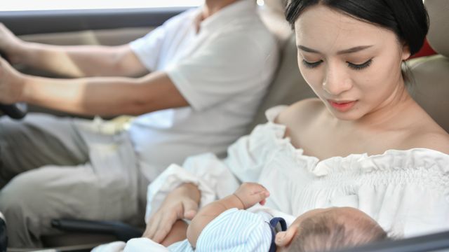 Daftar Perlengkapan Bepergian Bayi Baru Lahir yang Perlu Dibawa (45754)