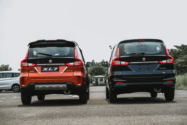 Perbandingan belakang Suzuki XL7 dan Ertiga Foto: Bangkit Jaya Putra