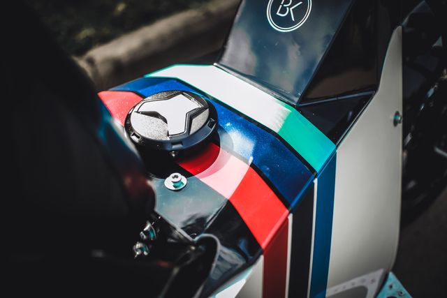 Livery BMW M Sport di area tutup tangki BBM. Foto: Bangkit Jaya Putra/kumparan