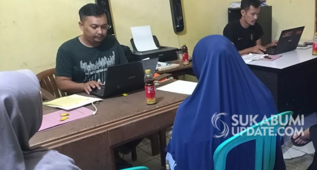 Polisi meminta keterangan kepada para orang tua terkait kasus pria yang sering pamer kemaluan kepada anak-anak di Cibadak, Kabupaten Sukabumi. | Sumber Foto:Istimewa