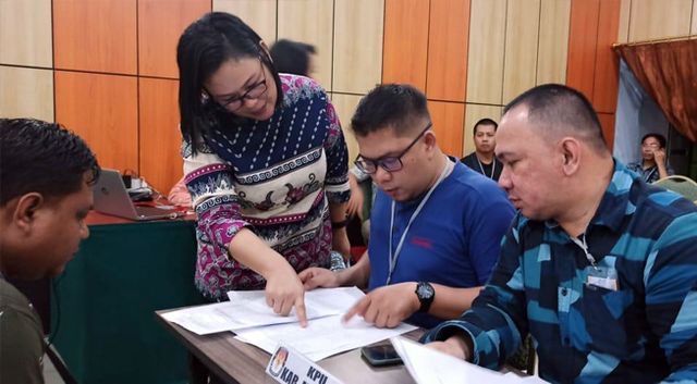 Peserta Rapat Koordinasi yang digelar KPU Sulut, tampak serius mengikuti simulasi Tahapan Penyerahan Dukungan Bakal Calon (BaLon) Perseorangan Gubernur dan Wakil Gubernur yang digelar KPU Sulawesi Utara.