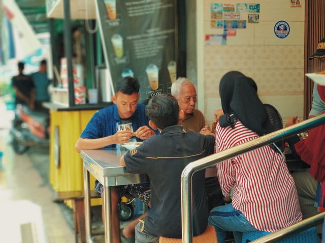 Rela Antre Demi Ayam Goreng dan Sop Buntut Pak Supar yang Legendaris di Semarang (63778)