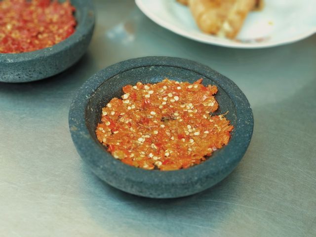 Rela Antre Demi Ayam Goreng dan Sop Buntut Pak Supar yang Legendaris di Semarang (63782)