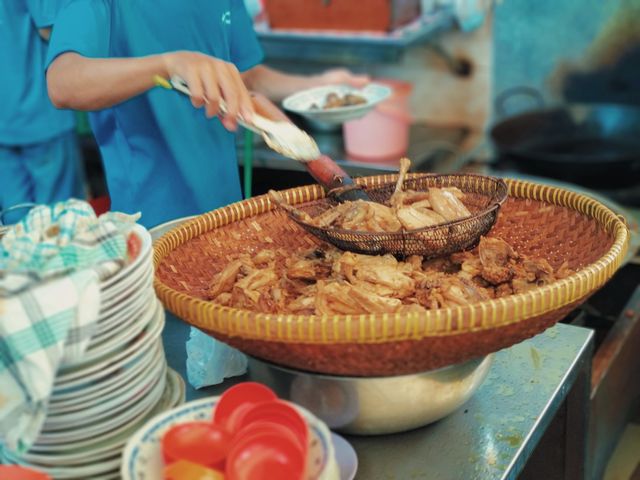 Rela Antre Demi Ayam Goreng dan Sop Buntut Pak Supar yang Legendaris di Semarang (63783)