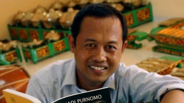 Sucipto Hadi Purnomo, Dosen Universitas Negeri Semarang (Unnes) yang dibebastugaskan karena dianggap menghina Presiden Joko Widodo. Foto: Facebook/ @Sucipto Hadi Purnomo