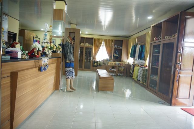 Tapis Negeri Katon, Pesawaran: Kearifan Lokal, Potensi Pembangkit Ekonomi (8334)