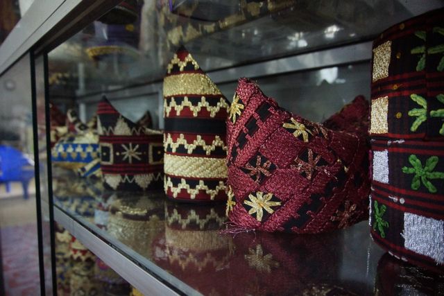 Tapis Negeri Katon, Pesawaran: Kearifan Lokal, Potensi Pembangkit Ekonomi (8332)