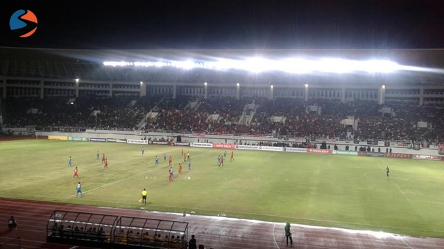 Suasana pertandingan dan Persib Bandung vs Persis Solo. (Agung Santoso)