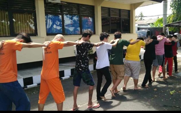 12 remaja yang merupakan anggota genk remaja yang menamakan diri Ma'arif Garis Keras (MGK). Foto: Erfanto.