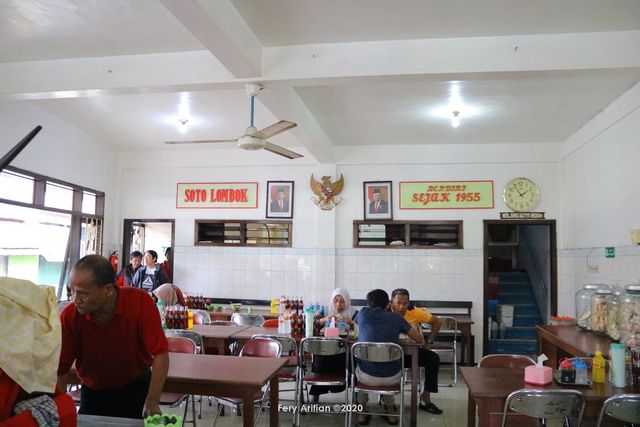 Suasana Soto Ayam Jalan Lombok. (Foto: Fery Arifian)