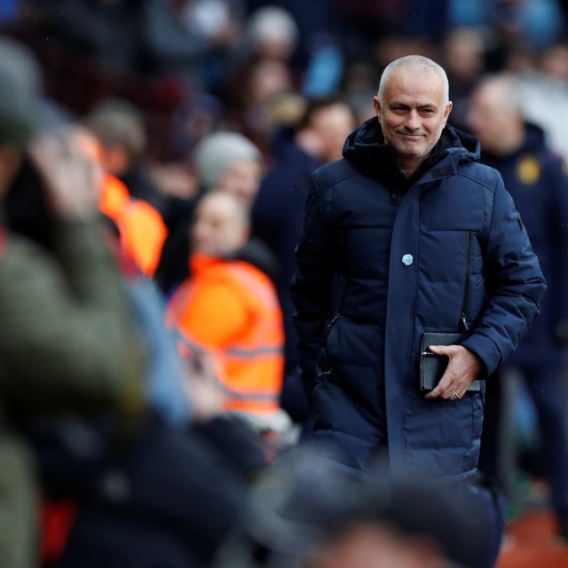 Jose Mourinho sekarang… botak? Foto: REUTERS/Phil Noble