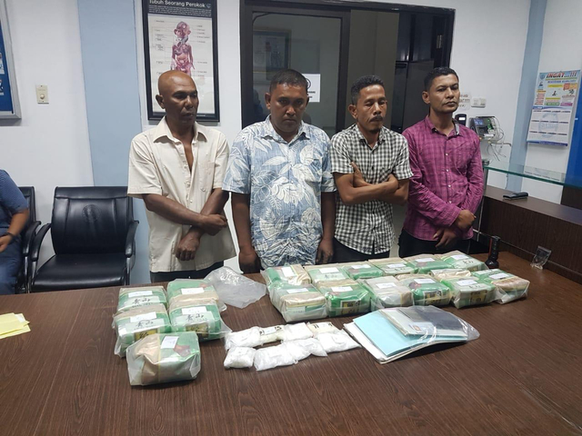 BNN tangkap 4 orang dalam kasus narkoba dengan barang bukti sabu 15 kg di Sumut. Foto : Istimewa