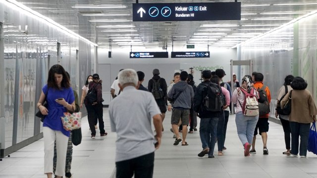 Ilustrasi pengguna MRT. Foto: Fanny Kusumawardhani/kumparan